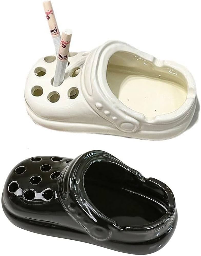 Shoe cigarettes holder