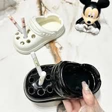 Shoe cigarettes holder