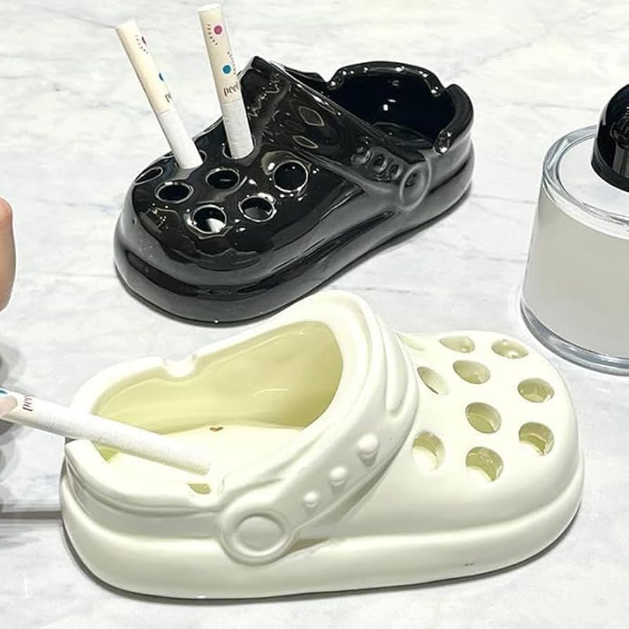 Shoe cigarettes holder