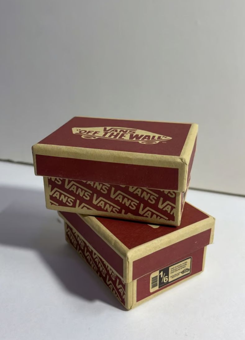 Buy mini box keychain at Pinky Promise