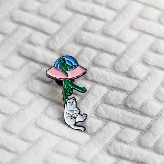 Alien and cat pin | Pinky Promise
