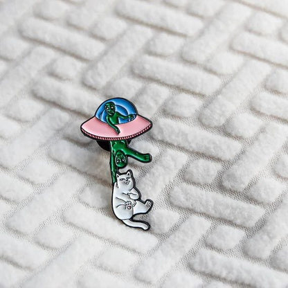 Alien and cat pin | Pinky Promise