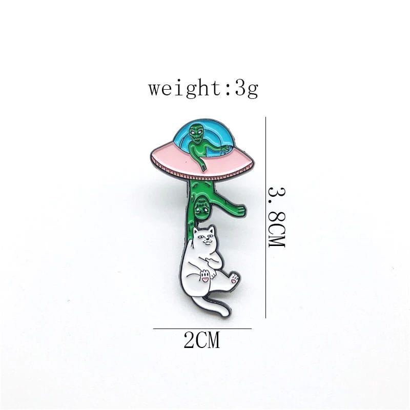 Alien and cat pin - Close Up | Pinky Promise