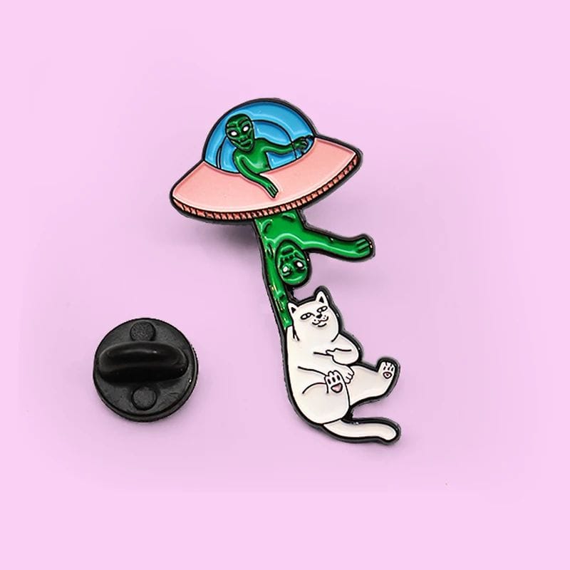Buy Alien and cat pin at Pinky Promise