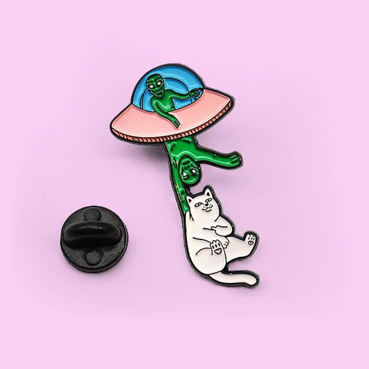 Buy Alien and cat pin at Pinky Promise