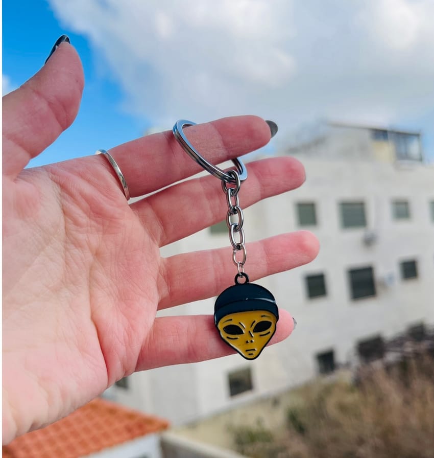 Buy Alien wearing a hat keychain at Pinky Promise