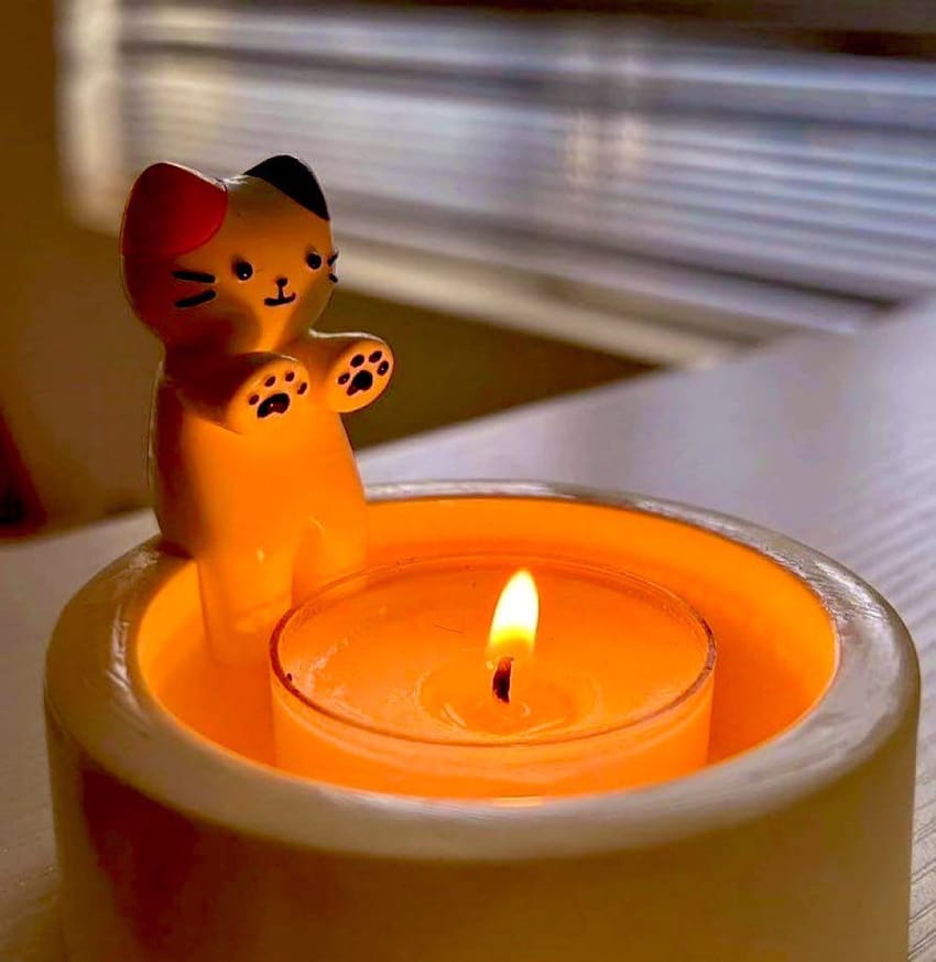 Cat Warming its paws candle holder | Pinky Promise