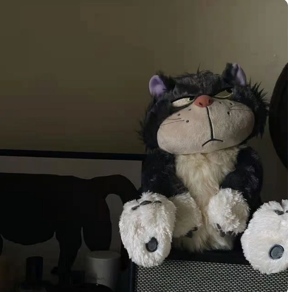 Cinderella Lucifer cat side eye plush - Close Up | Pinky Promise