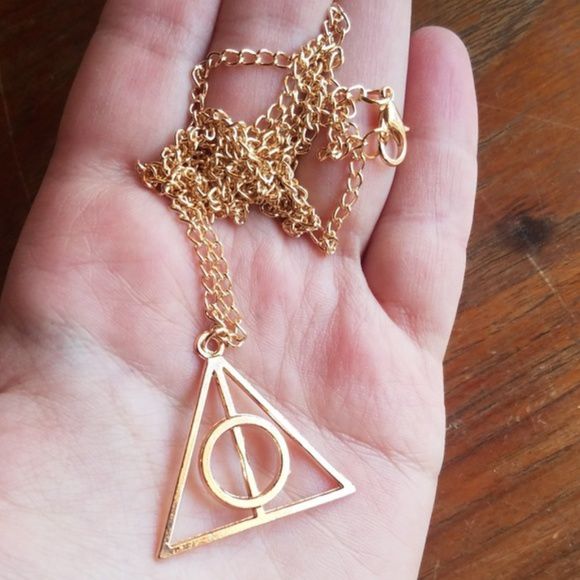 Deathly hallows necklace | Pinky Promise