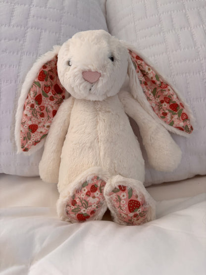 Floral and strawberry Bunny plush - white - 30 cm - Close Up | Pinky Promise