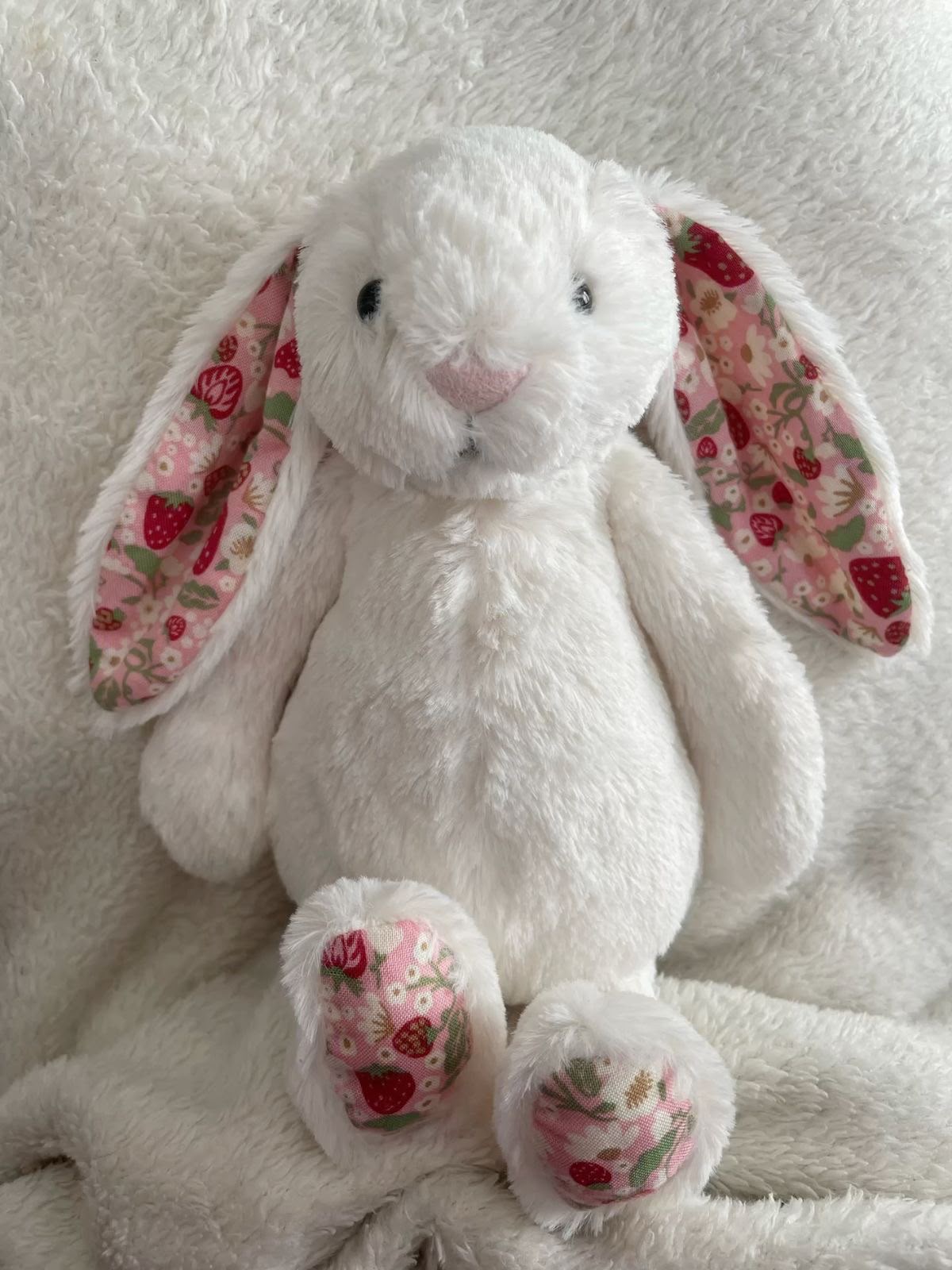 Floral and strawberry Bunny plush - white - 30 cm - Photo 4 | Pinky Promise
