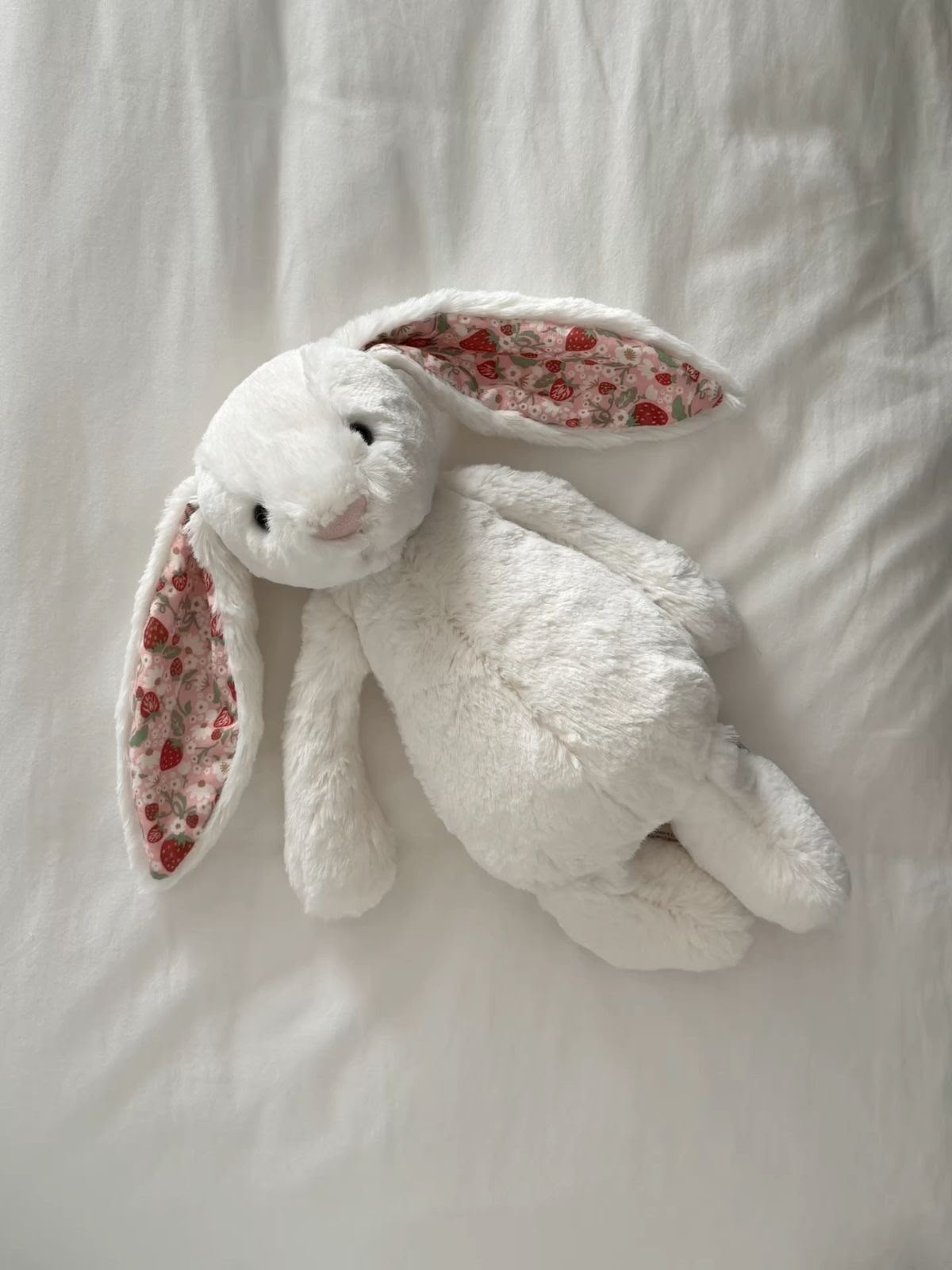 Floral and strawberry Bunny plush - white - 30 cm - Photo 5 | Pinky Promise