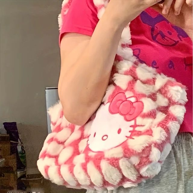 Hello kitty fuzzy hand bag - Photo 7 | Pinky Promise