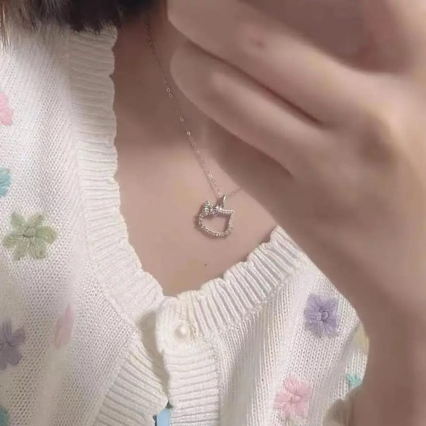Hello Kitty Necklace - Close Up | Pinky Promise