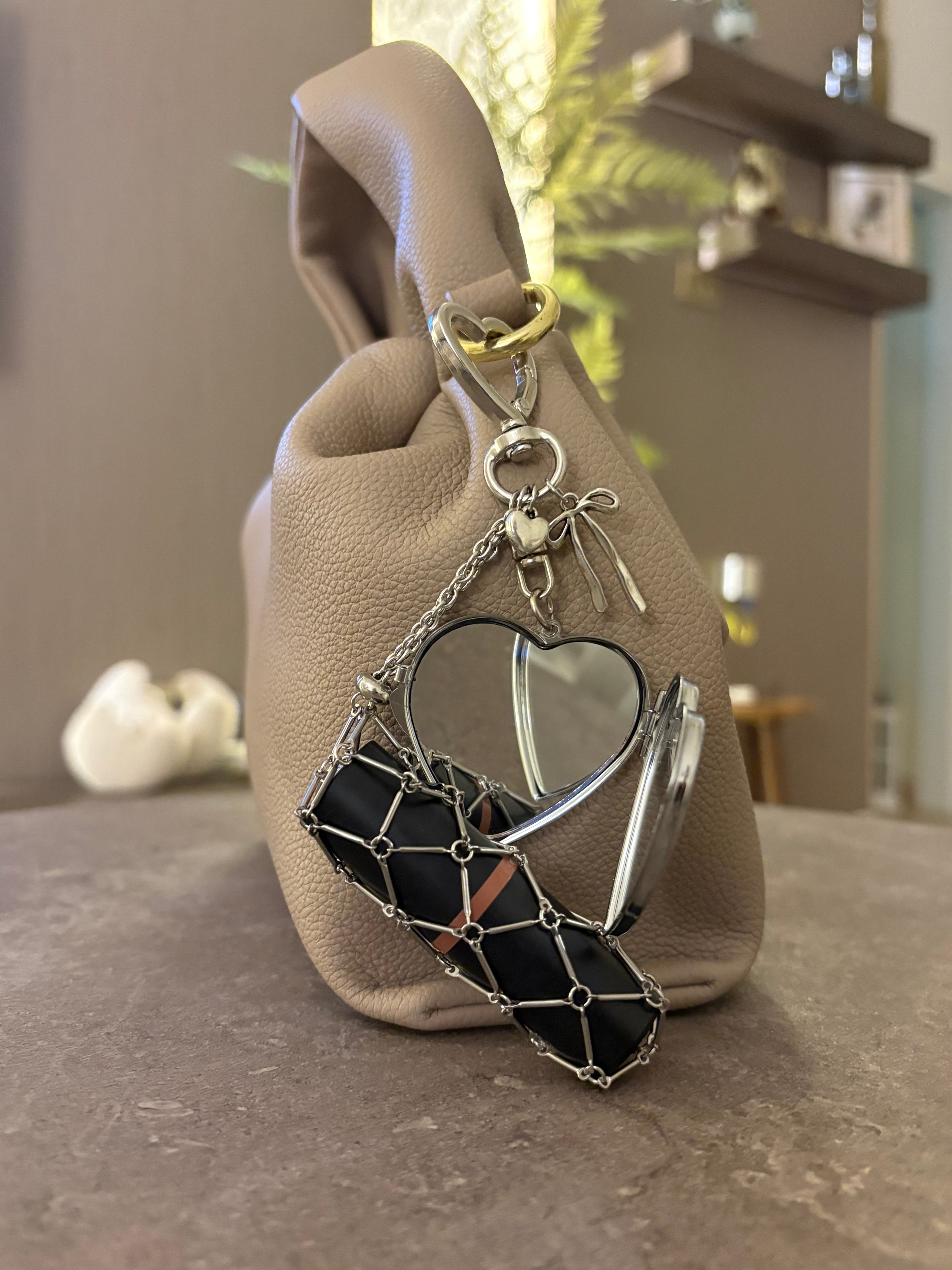 Lipstick holder keychain - Photo 11 | Pinky Promise