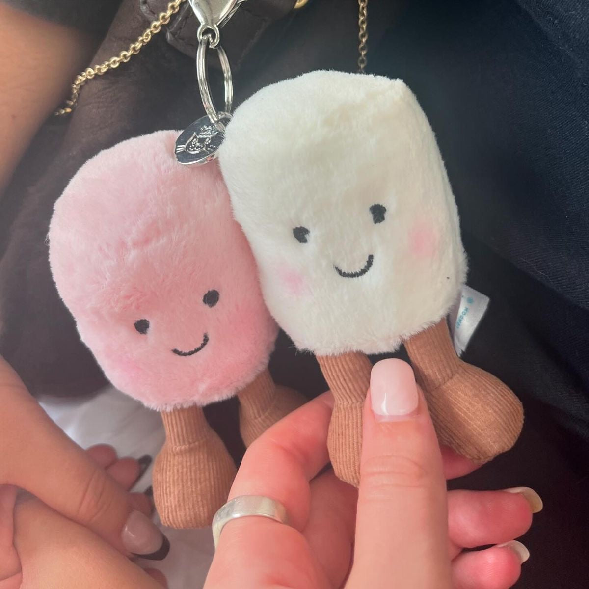 Marshmallow plush keychain - 10 cm - Photo 5 | Pinky Promise