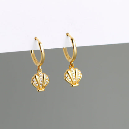 Pavé Seashell Huggie Hoop Earrings – Gold Plated 925 Sterling Silver - Photo 9 | Pinky Promise