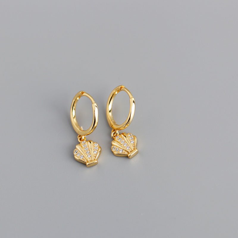 Pavé Seashell Huggie Hoop Earrings – Gold Plated 925 Sterling Silver - Photo 5 | Pinky Promise