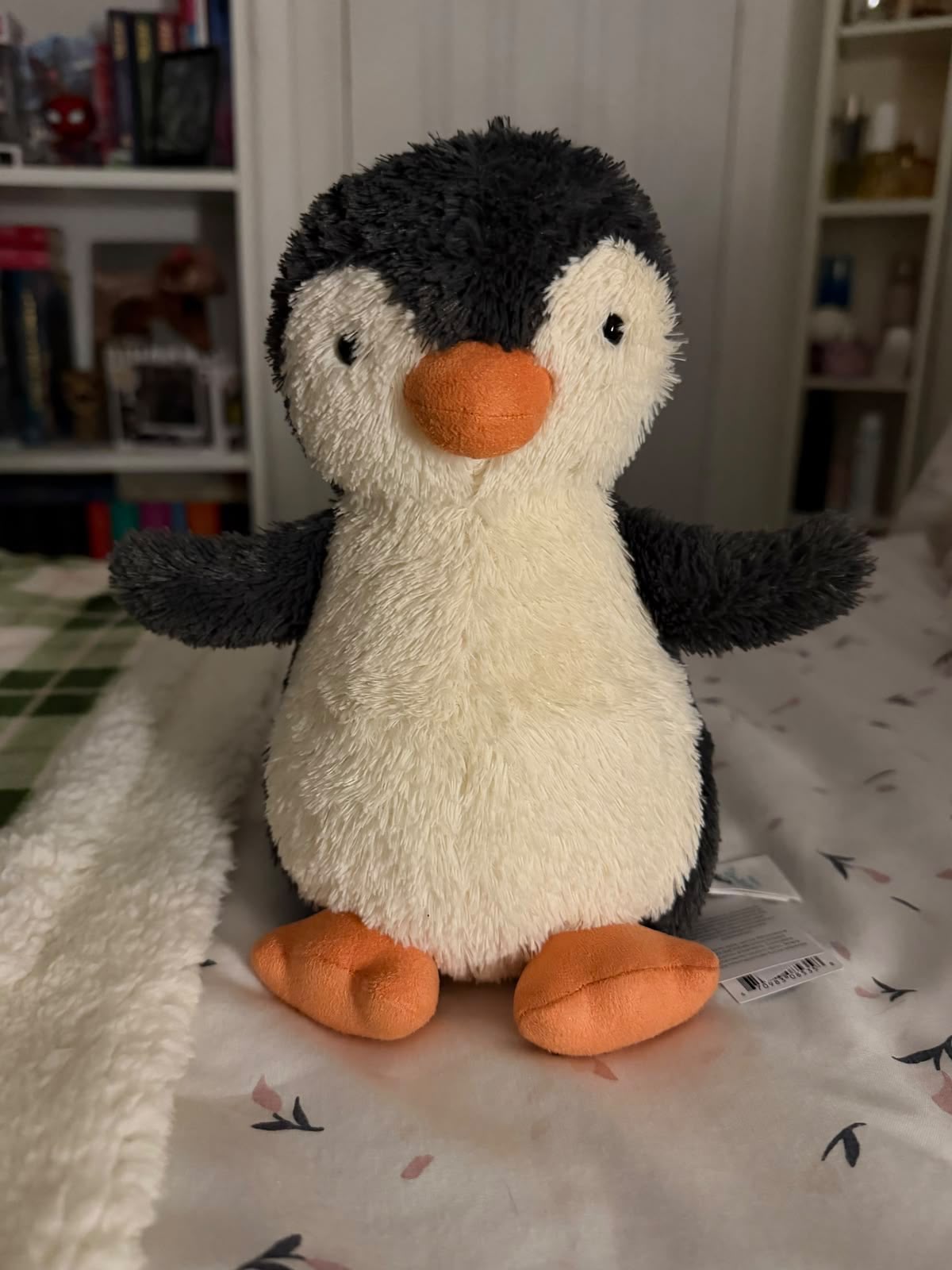 Penguin Plush - 35 cm - Close Up | Pinky Promise