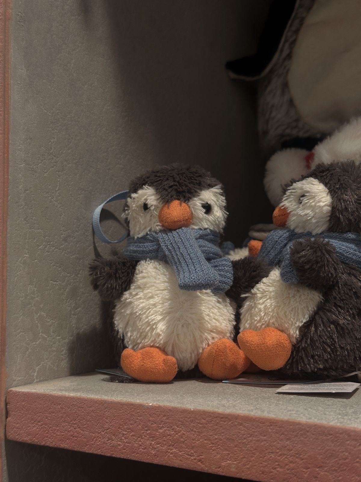 Penguin plush keychain - 10 cm - Photo 4 | Pinky Promise