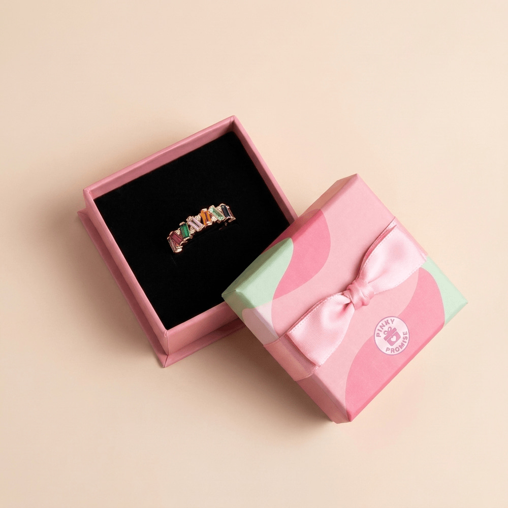 Rainbow Baguette Zigzag Ring - Gold Plated 925 Sterling Silver - Close Up | Pinky Promise
