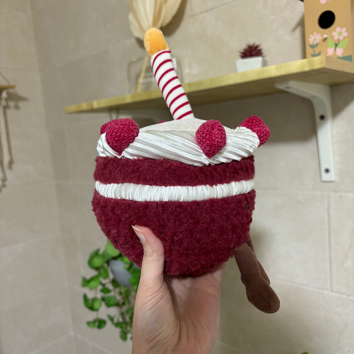 Red velvet birthday cake plush toy - 18 cm - Close Up | Pinky Promise