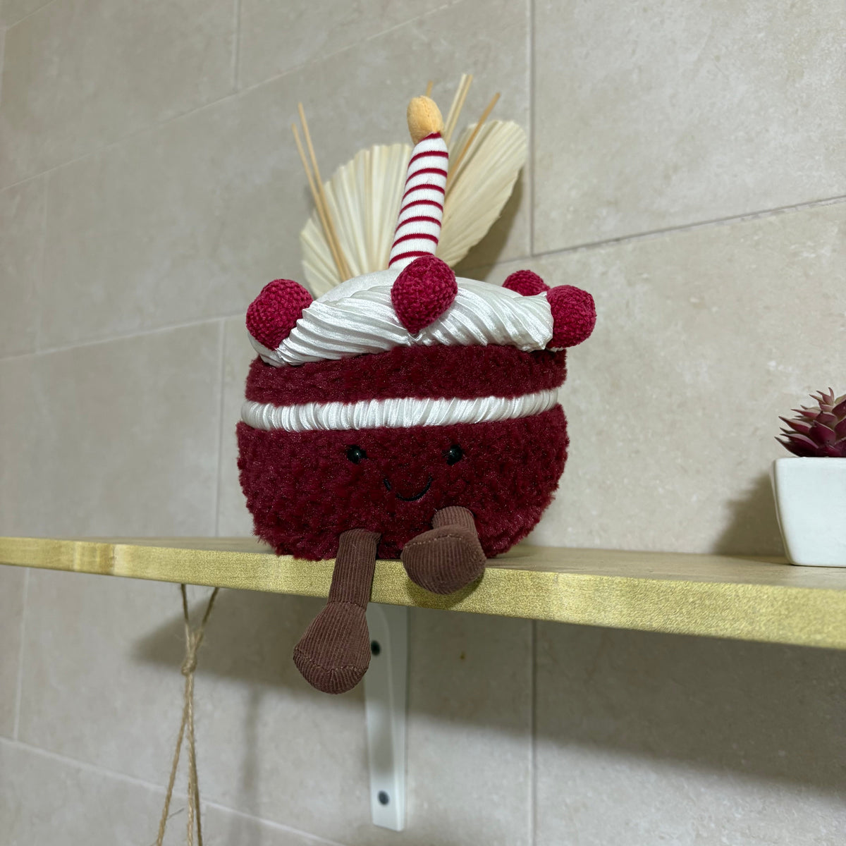 Red velvet birthday cake plush toy - 18 cm - Photo 6 | Pinky Promise