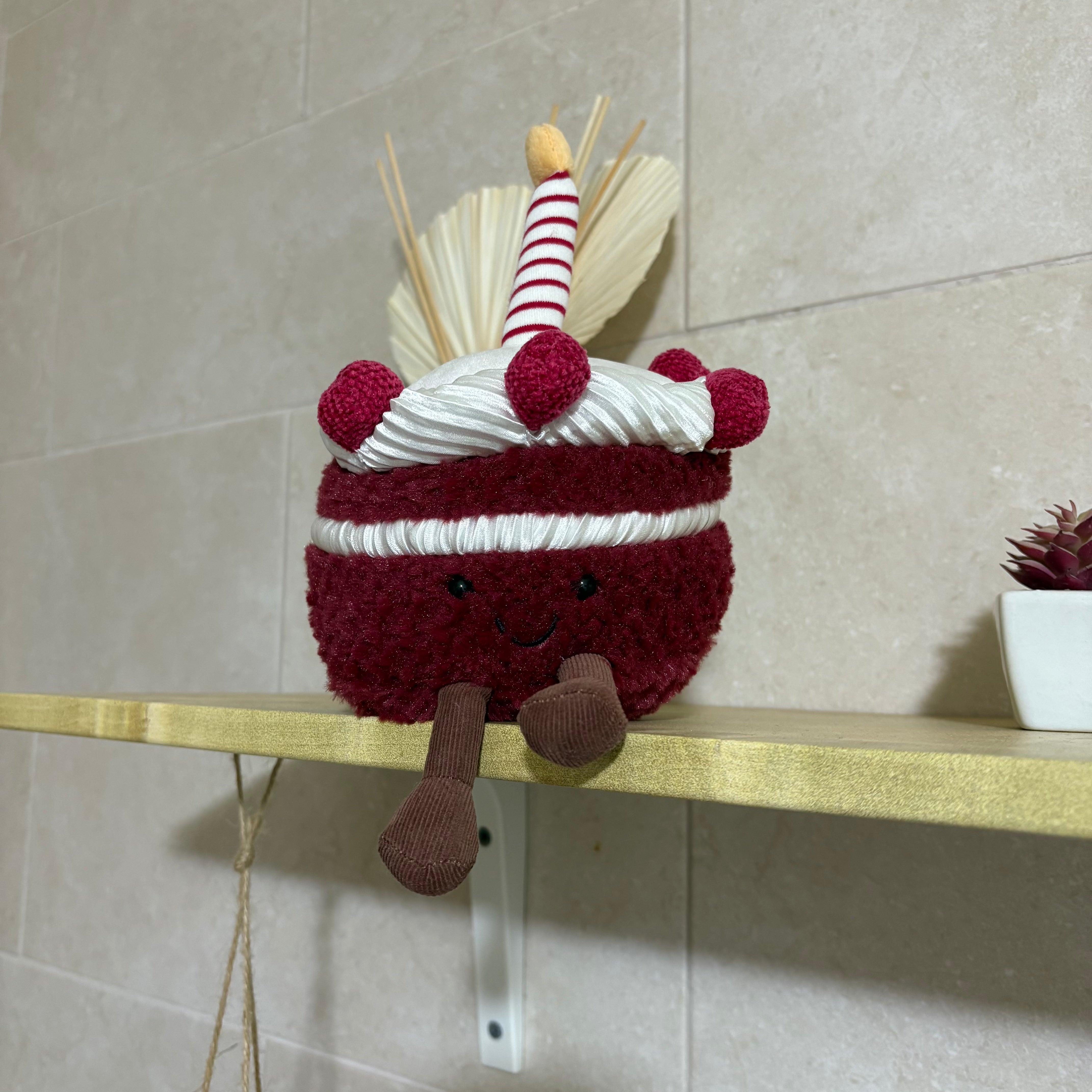 Red velvet birthday cake plush toy - 18 cm - Photo 6 | Pinky Promise