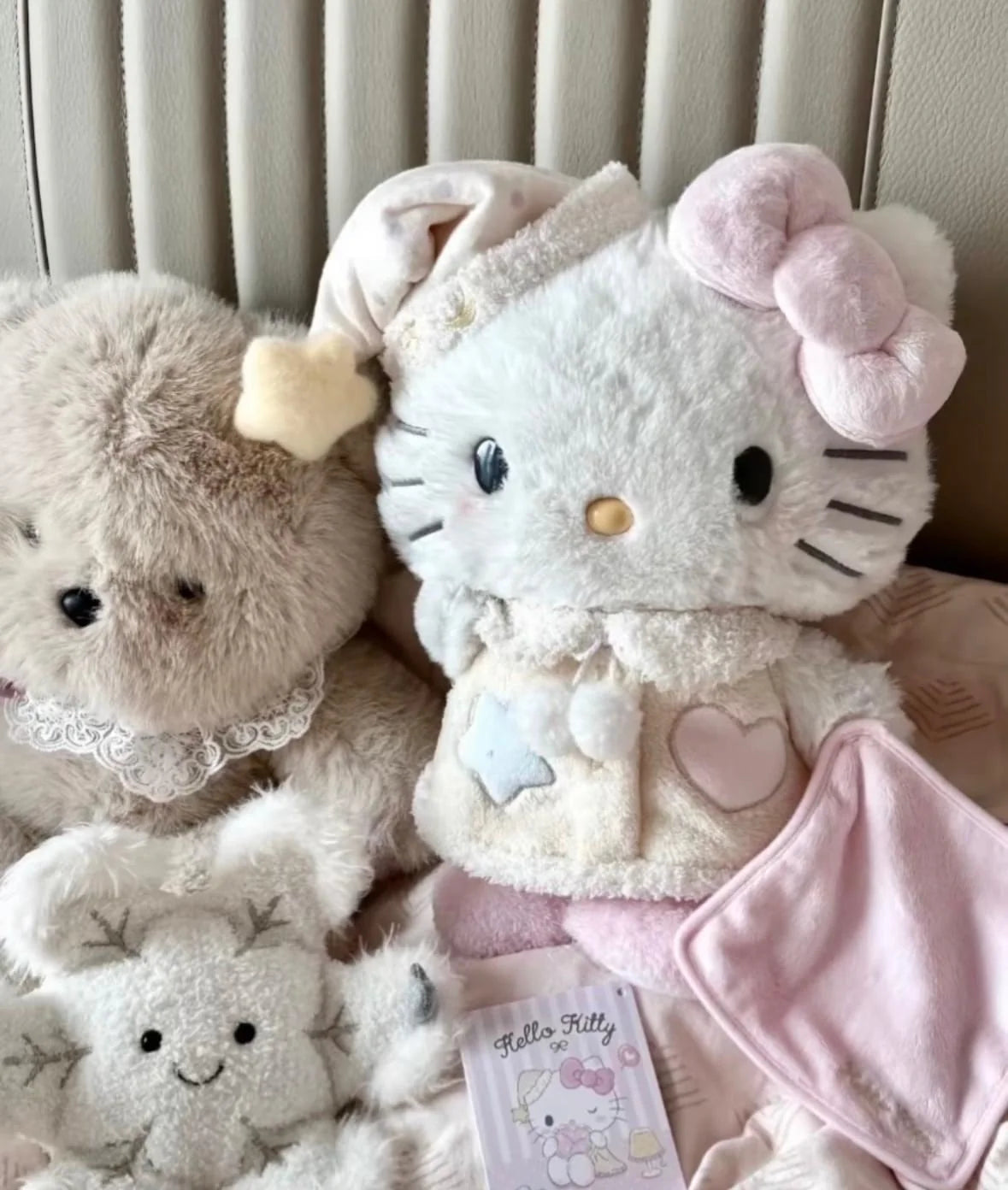 Sleepy Time Hello Kitty Plush Toy – Bedtime Pajama Cuddly Stuffed Animal - 45 cm - Photo 7 | Pinky Promise