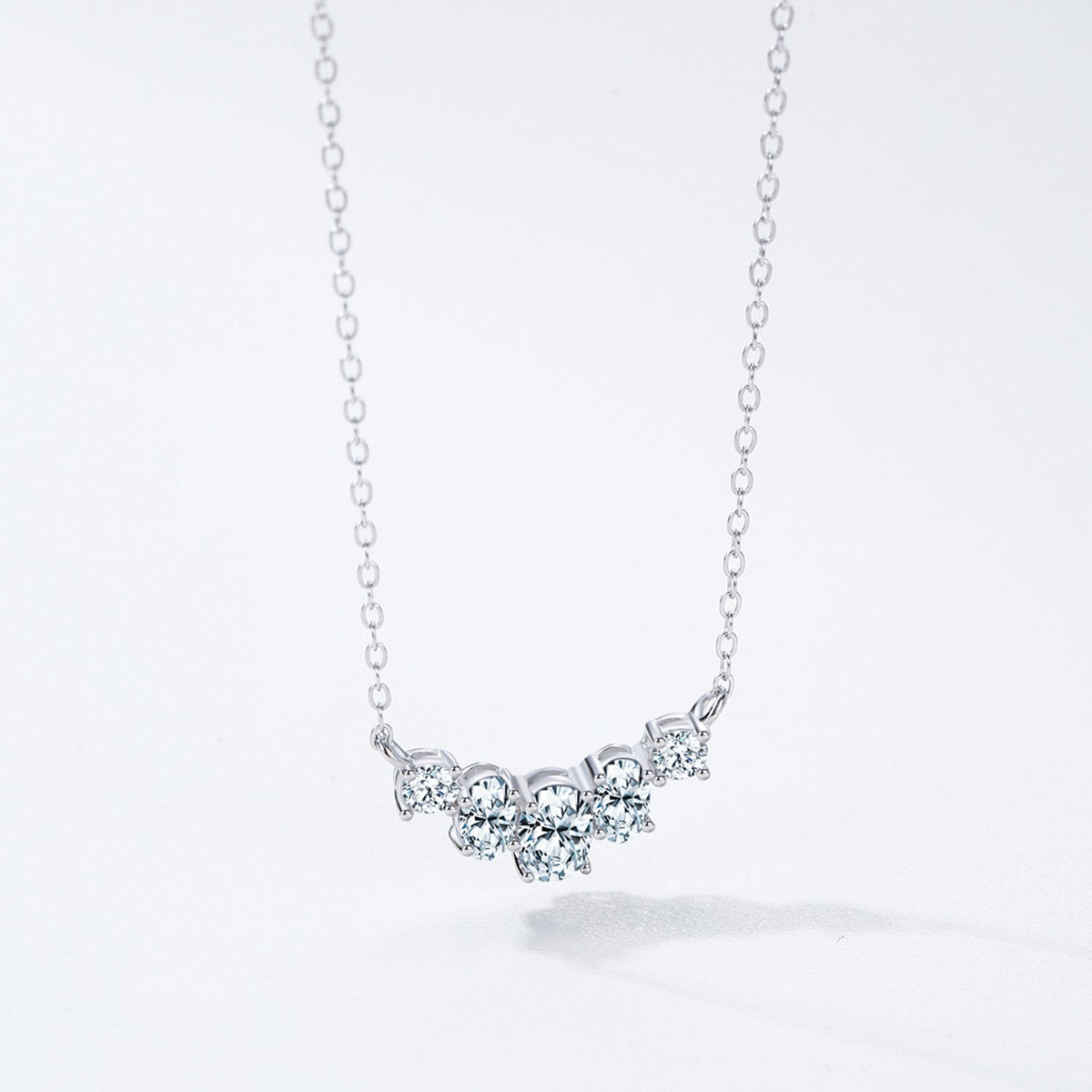 Sparkling Curved Cluster Necklace - 925 Sterling Silver - Photo 4 | Pinky Promise