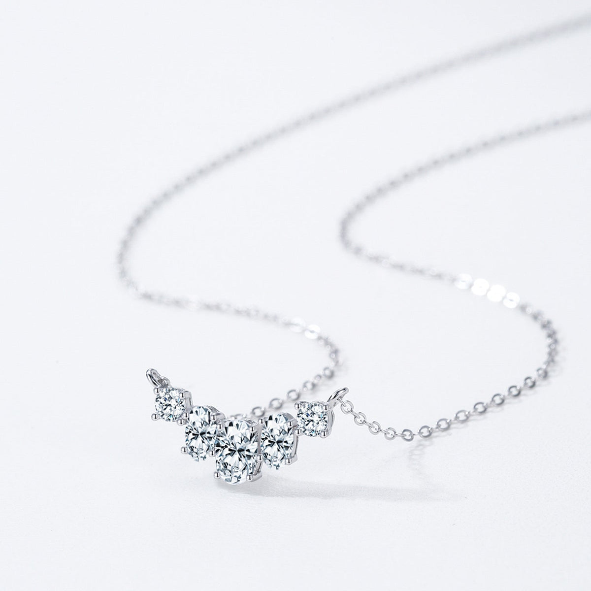 Sparkling Curved Cluster Necklace - 925 Sterling Silver - Photo 5 | Pinky Promise