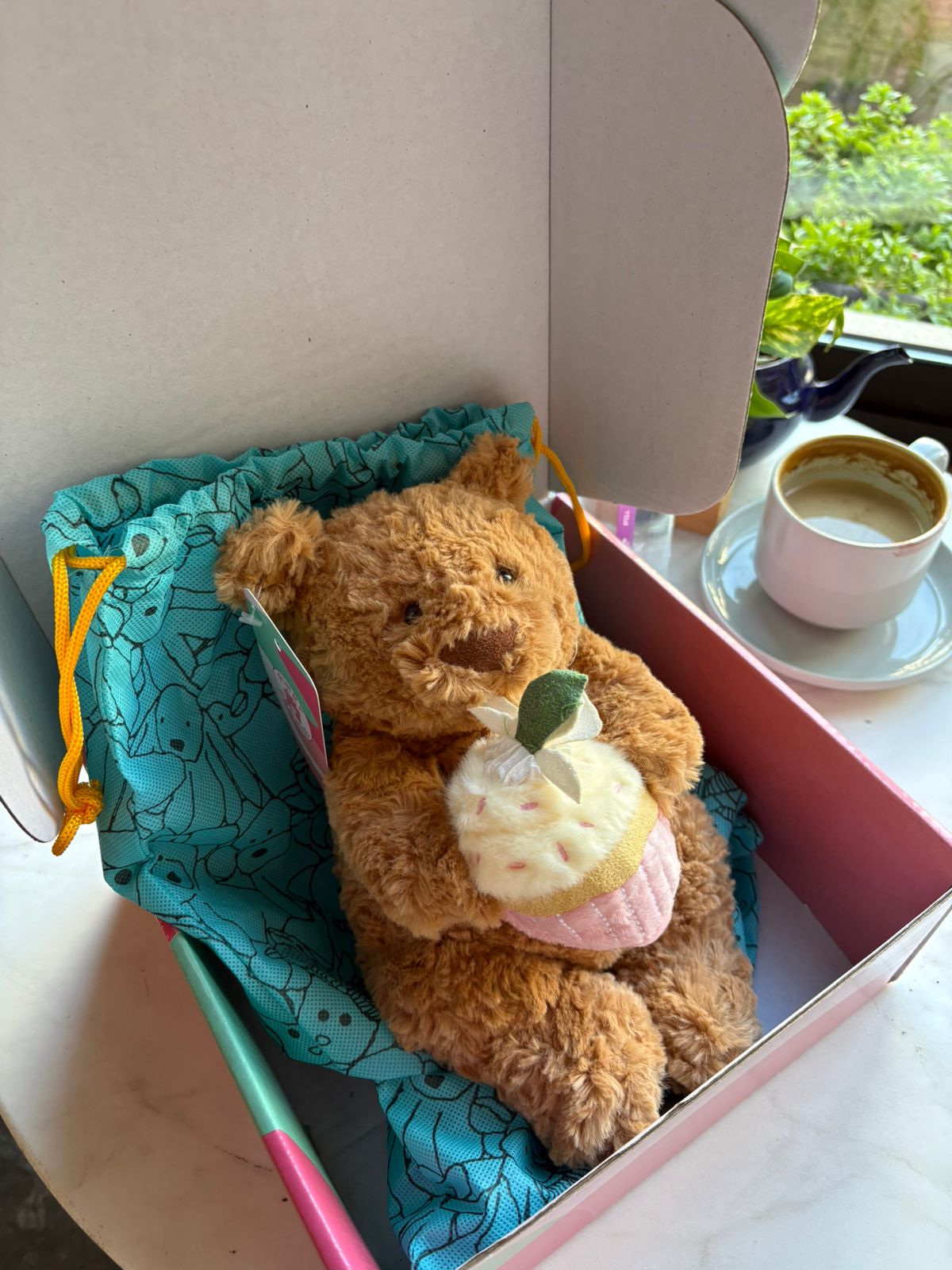 Sweetheart Brown Teddy Bear Plush with Pink Cupcake - 26 cm - Photo 4 | Pinky Promise