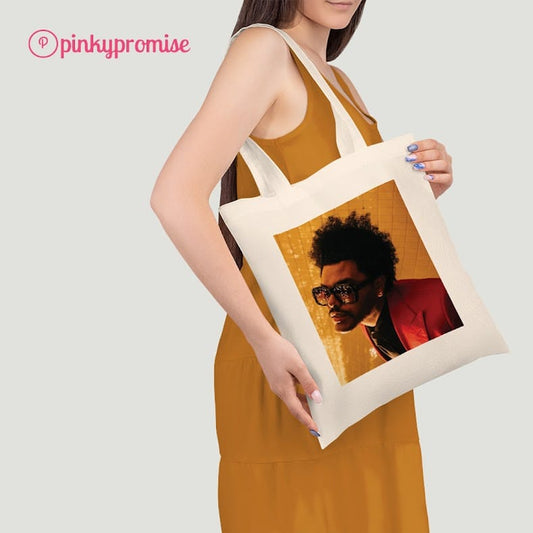 Buy the weekend tote bag at Pinky Promise