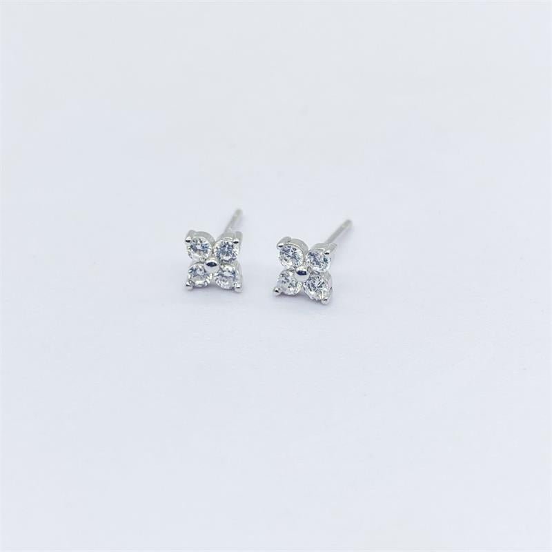 Tiny Flower Cluster Stud Earrings - 925 Sterling Silver - Photo 5 | Pinky Promise