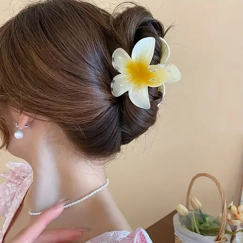 Tropical Plumeria Flower Hair Claw Clips – Gradient Acrylic Floral Hair Accessory - Photo 5 | Pinky Promise