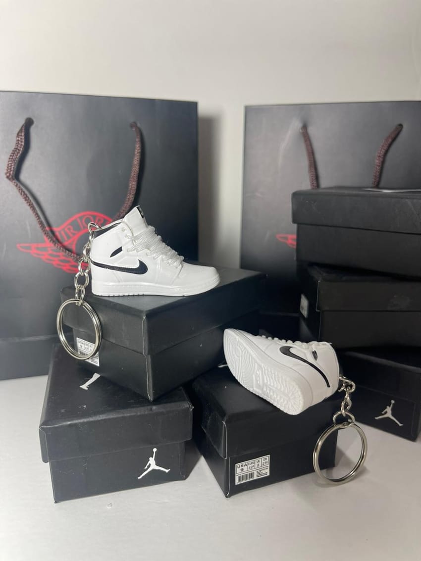 Buy white/Black mini shoe keychain at Pinky Promise