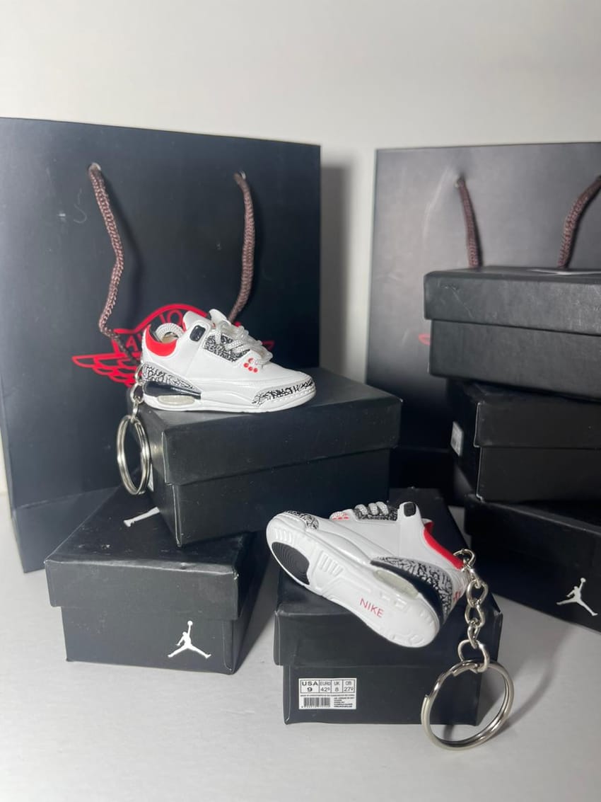 Buy white/red/black mini shoe keychain at Pinky Promise